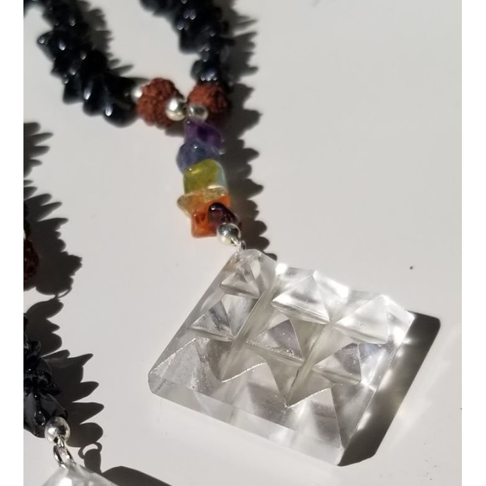 Collier de quartz neuf pyramide Collier de quartz neuf pyramide