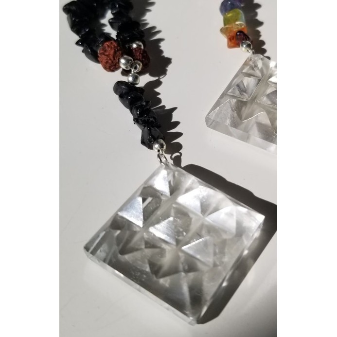 Collier de quartz neuf pyramide Collier de quartz neuf pyramide