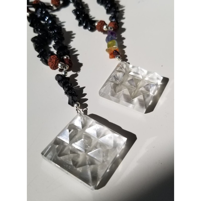 Collier de quartz neuf pyramide Collier de quartz neuf pyramide