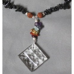 Collier de quartz neuf pyramide Collier de quartz neuf pyramide