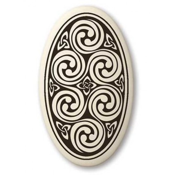 Pendant de poterie, spirales celtiques