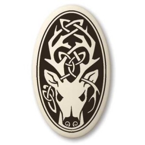 Pendant de poterie, cerf, ovale Pendant de poterie, cerf, ovale
