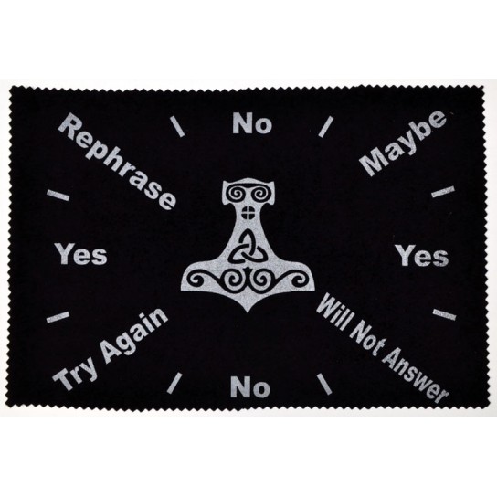Tapis de la pendule : Triquetra Tapis de la pendule : Triquetra