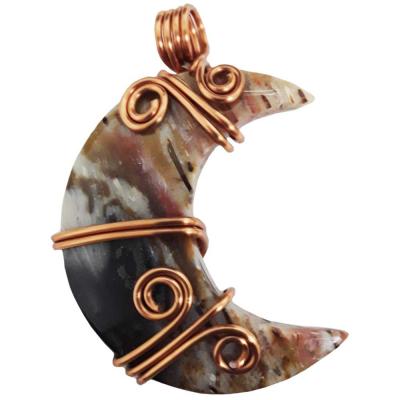 Pendentif de lune en racine de palmier fossilisé Pendentif de lune en racine de palmier fossilisé