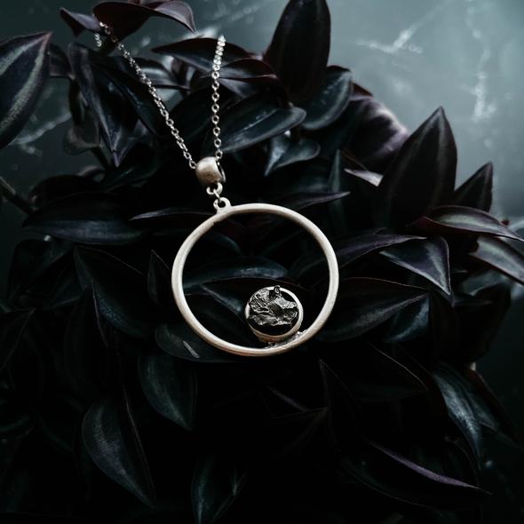 Pendentif Cercle de Météorite - Véritable Météorite Campo del Cielo Pendentif Cercle de Météorite - Véritable Météorite Campo del Cielo
