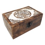 Boîte en bois en spirale celtique