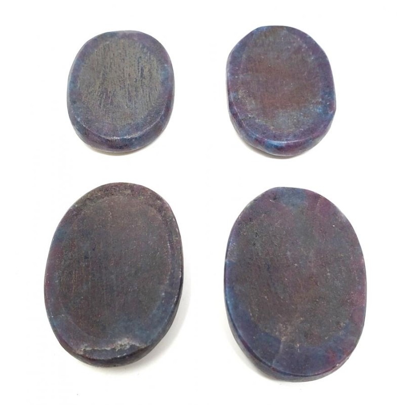 Pierre d’inquiétude: Ruby Kyanite Pierre d’inquiétude: Ruby Kyanite