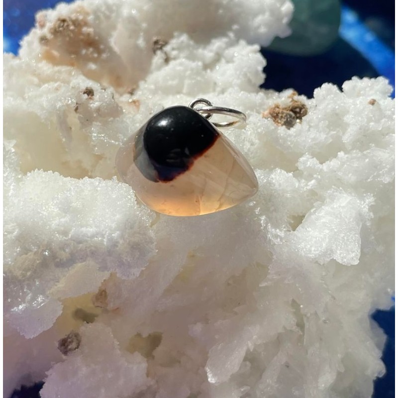 Pendentif en agate pour les yeux de Shiva Pendentif en agate pour les yeux de Shiva