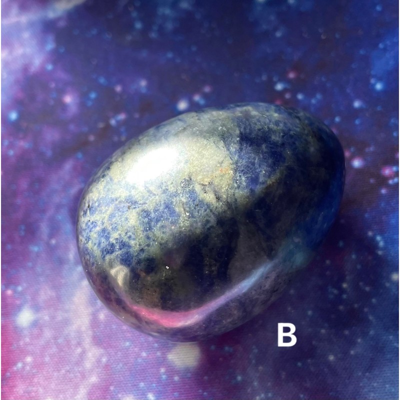Sodalite Crystal Egg B ~ Calme et efface Sodalite Crystal Egg B ~ Calme et efface