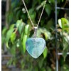 Pendentif cœur en fluorite arc-en-ciel Pendentif cœur en fluorite arc-en-ciel