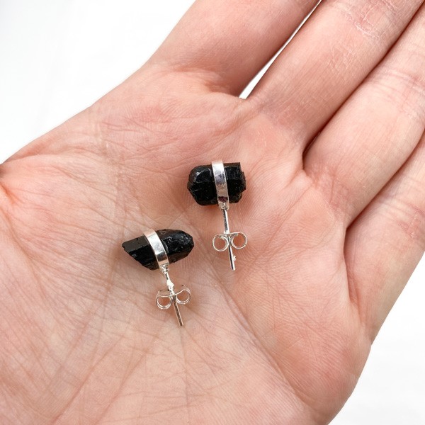 Boucles d’oreilles à goujons de tourmaline noire Boucles d’oreilles à goujons de tourmaline noire