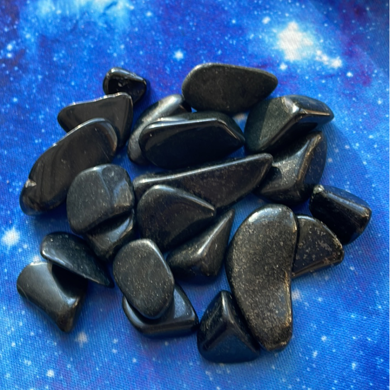 Jade lémurien noir, chuté (paquet de 2) Jade lémurien noir, chuté (paquet de 2)