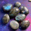 Labradorite Arrondie Palm Stone ~ Pour l’intuition psychique Labradorite Arrondie Palm Stone ~ Pour l’intuition psychique
