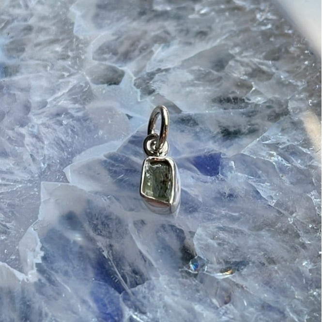 Breloque Moldavite, Petite D Breloque Moldavite, Petite D