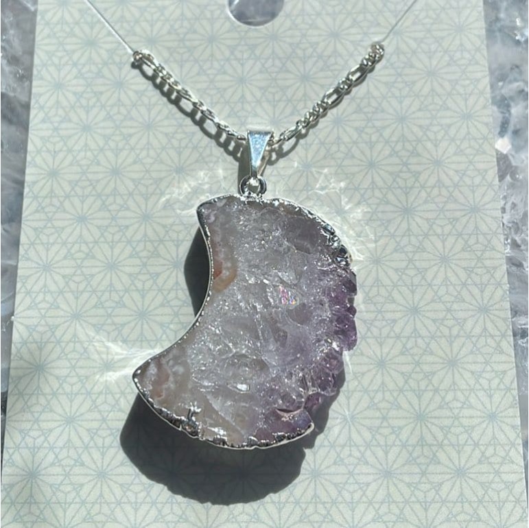 Collier en cristal de lune améthyste et agate Collier en cristal de lune améthyste et agate