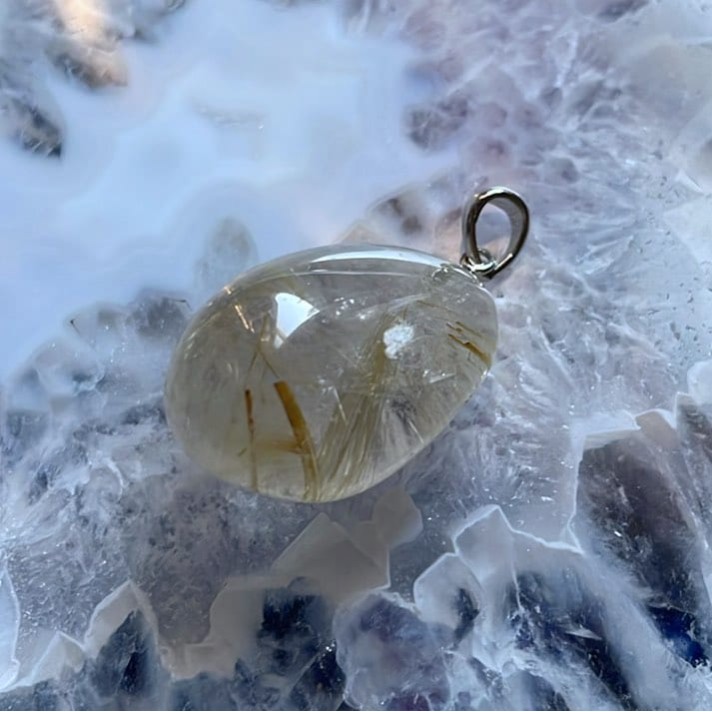 Pendentif Tumbled, Quartz Rutile Doré Pendentif Tumbled, Quartz Rutile Doré