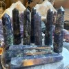 Iolite Point de cristal sur pied Iolite Point de cristal sur pied