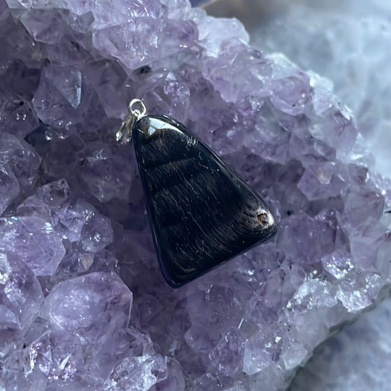 Pendentif roulé, Obsidienne argentée brillante Pendentif roulé, Obsidienne argentée brillante