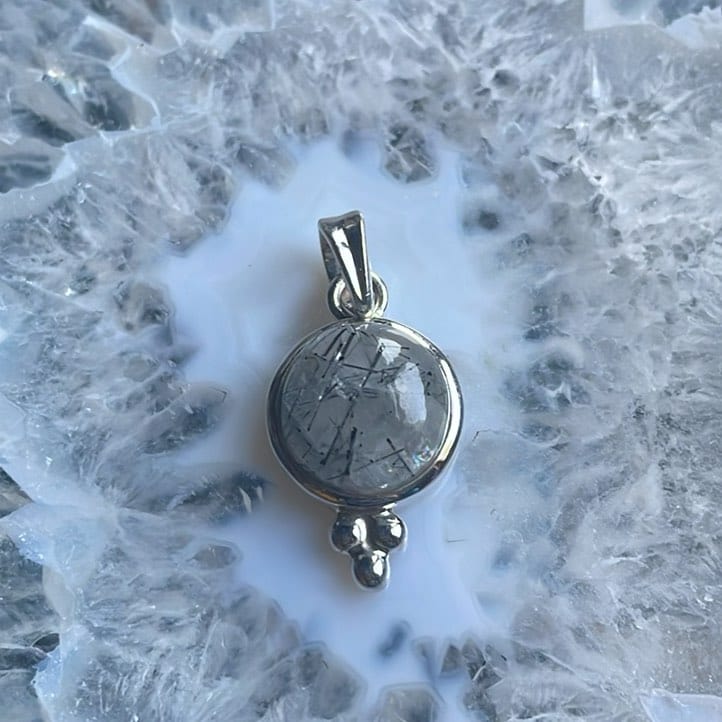Pendentif en quartz tourmaliné, Sterling Pendentif en quartz tourmaliné, Sterling