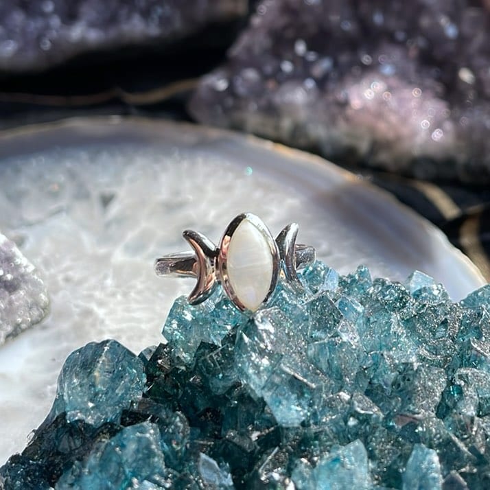Bague Triple Moon Rainbow Pierre de Lune, Sterling Bague Triple Moon Rainbow Pierre de Lune, Sterling