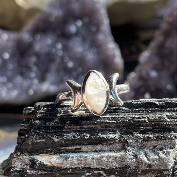 Bague Triple Moon Rainbow Pierre de Lune, Sterling Bague Triple Moon Rainbow Pierre de Lune, Sterling