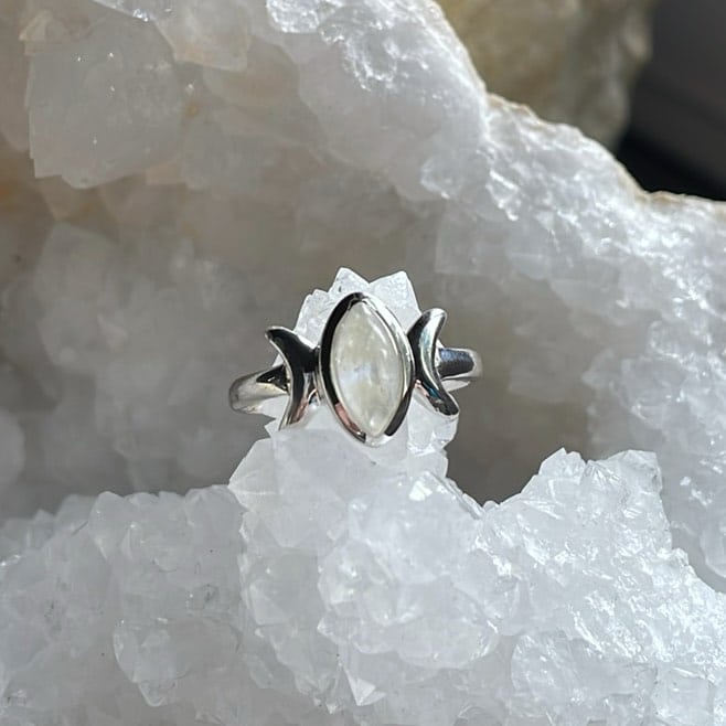 Bague Triple Moon Rainbow Pierre de Lune, Sterling Bague Triple Moon Rainbow Pierre de Lune, Sterling