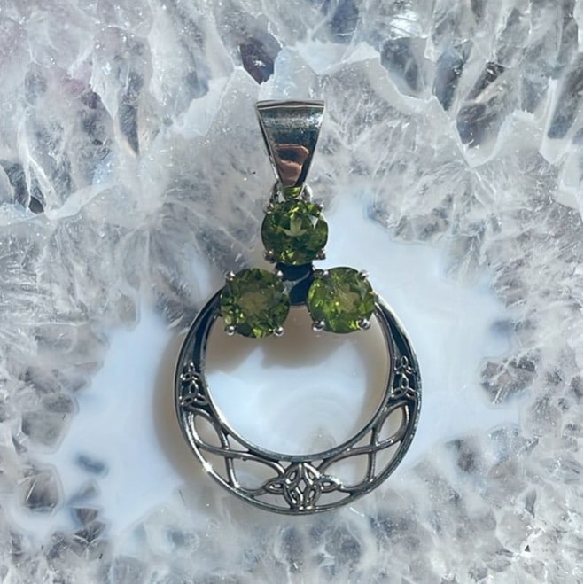 Pendentif Péridot Trinité Celtique, Sterling Pendentif Péridot Trinité Celtique, Sterling