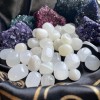 Aragonite blanche, roulée Aragonite blanche, roulée