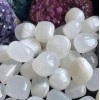 Aragonite blanche, roulée Aragonite blanche, roulée