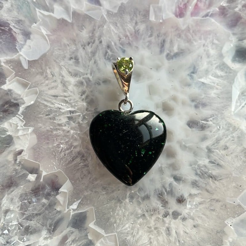 Pendentif cœur en péridot Goldstone vert, Sterling Pendentif cœur en péridot Goldstone vert, Sterling
