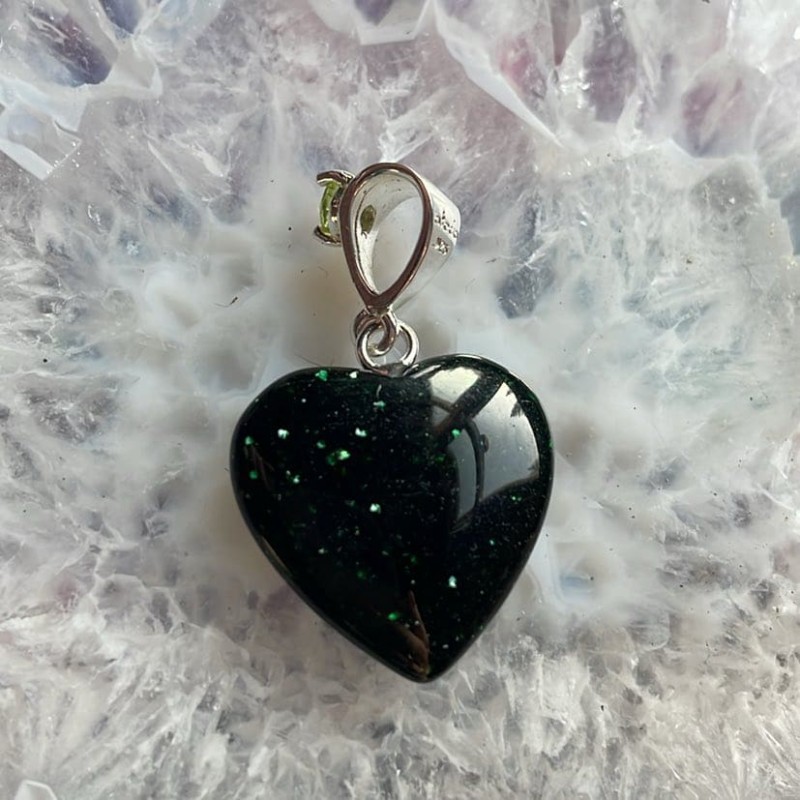 Pendentif cœur en péridot Goldstone vert, Sterling Pendentif cœur en péridot Goldstone vert, Sterling