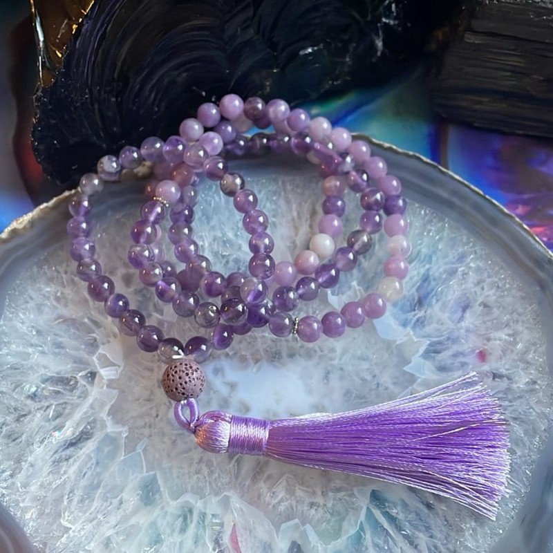 Perles de prière (mala) : Améthyste et Lépidolite Perles de prière (mala) : Améthyste et Lépidolite