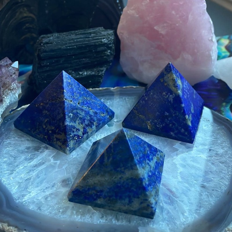 Pyramide de lapis-lazuli Pyramide de lapis-lazuli