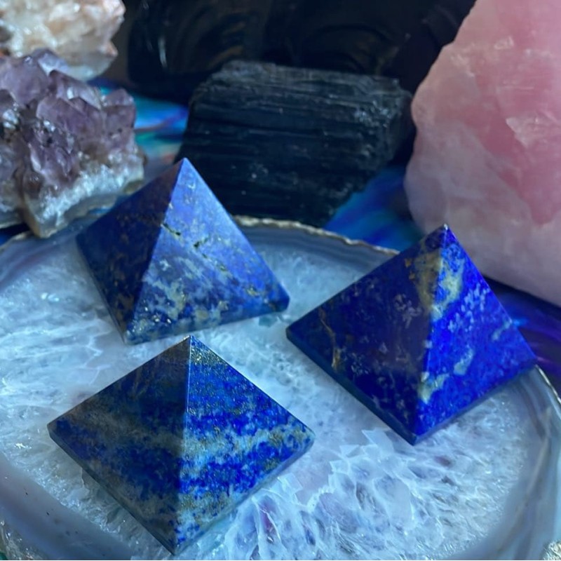 Pyramide de lapis-lazuli Pyramide de lapis-lazuli