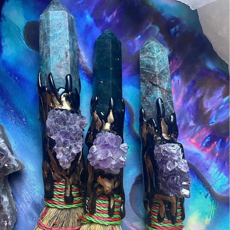 Genêt Besom : Apatite et améthyste Genêt Besom : Apatite et améthyste