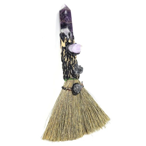 Balai Besom : cristaux d’améthyste Balai Besom : cristaux d’améthyste