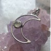 Pendentif croissant de lune et pierre de lune Pendentif croissant de lune et pierre de lune