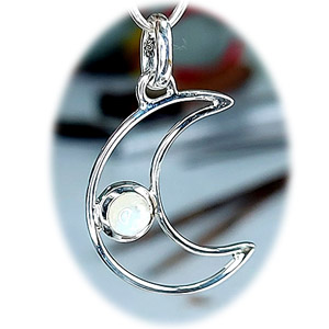 Pendentif croissant de lune et pierre de lune Pendentif croissant de lune et pierre de lune
