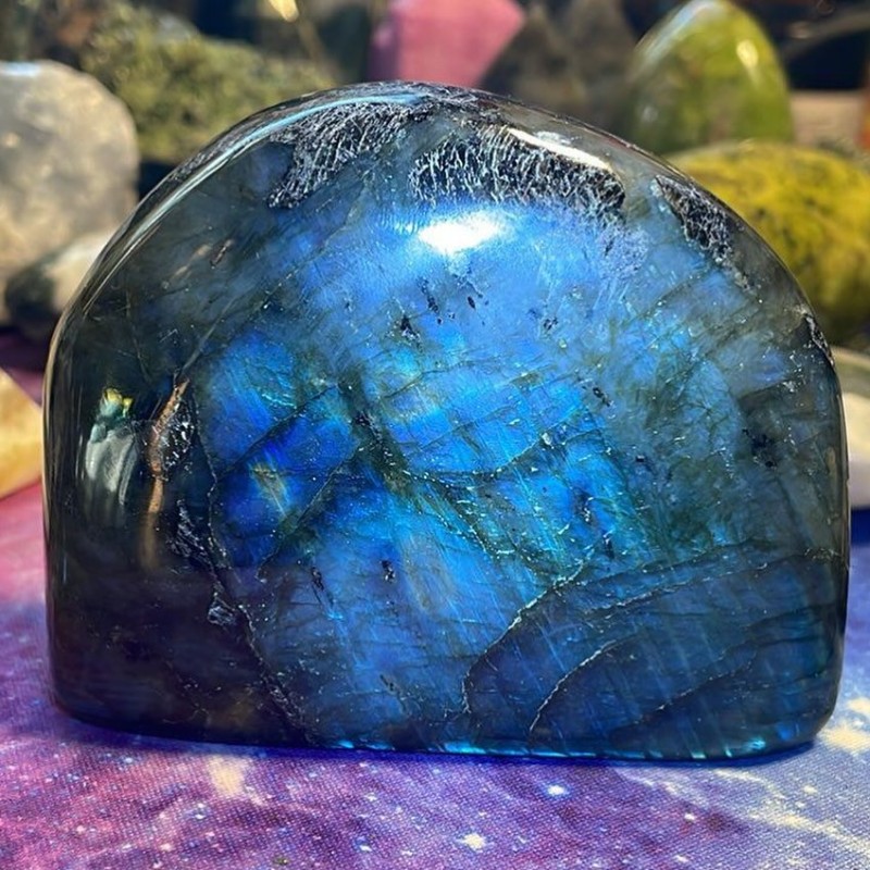 Labradorite forme libre spécimen B Labradorite forme libre spécimen B