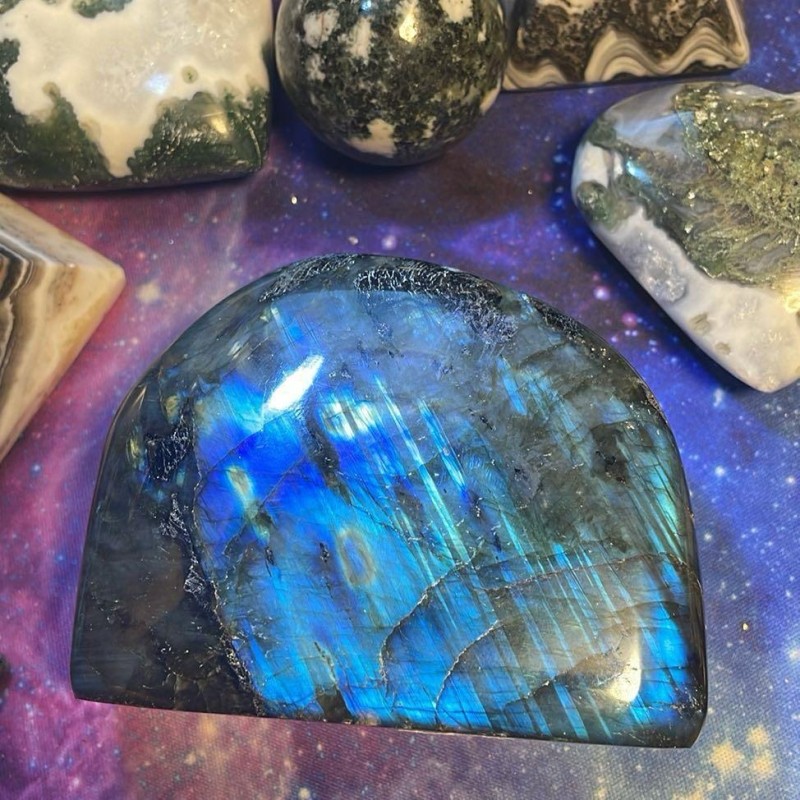 Labradorite forme libre spécimen B Labradorite forme libre spécimen B