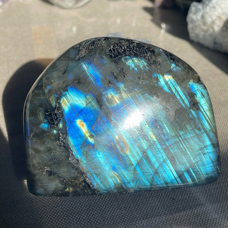 Labradorite forme libre spécimen B Labradorite forme libre spécimen B