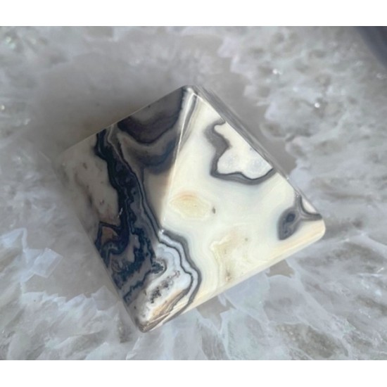 Pyramide de Calcite Onyx Zèbre - A - 40 mm Pyramide de Calcite Onyx Zèbre - A - 40 mm