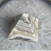Pyramide de calcite en onyx zèbre - C - 40 mm Pyramide de calcite en onyx zèbre - C - 40 mm