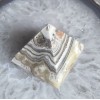 Pyramide de calcite en onyx zèbre - C - 40 mm Pyramide de calcite en onyx zèbre - C - 40 mm