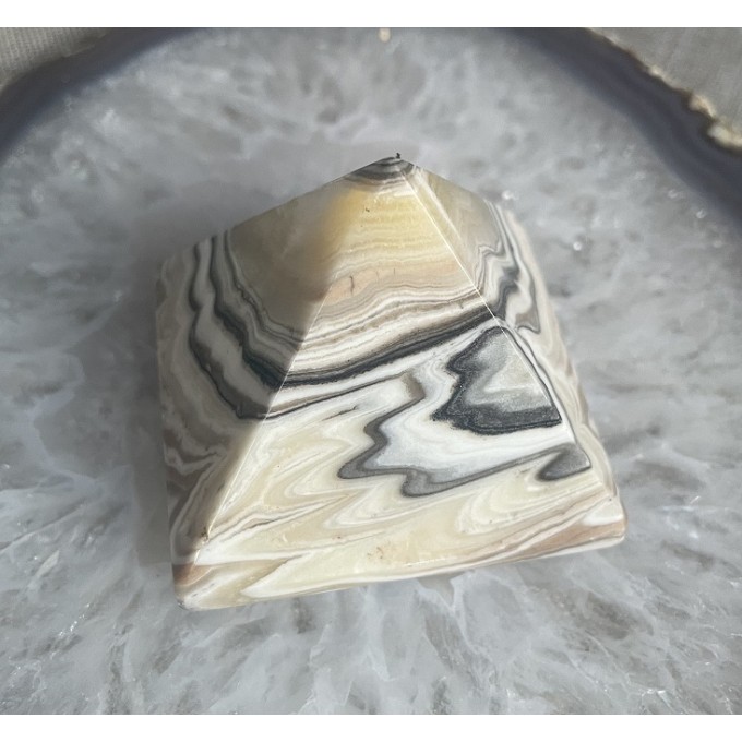 Pyramide de Calcite Onyx Zèbre - A - 50 mm Pyramide de Calcite Onyx Zèbre - A - 50 mm
