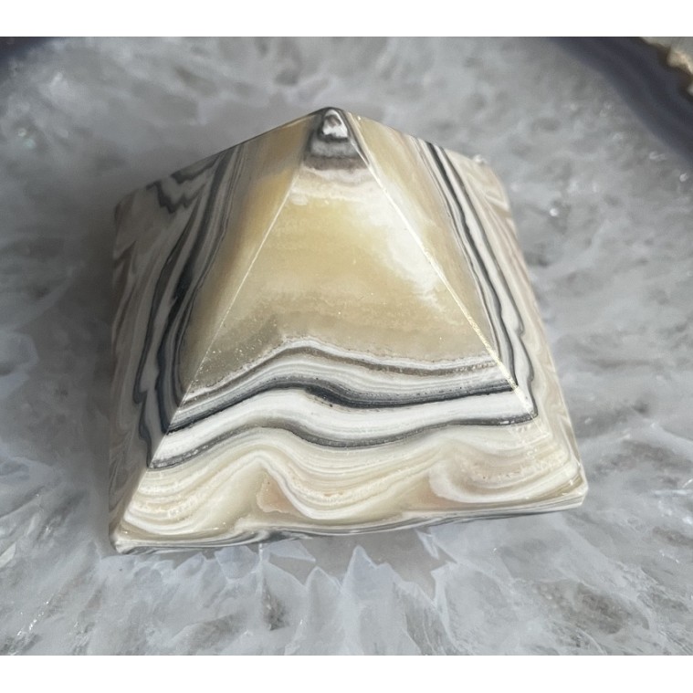 Pyramide de Calcite Onyx Zèbre - A - 50 mm Pyramide de Calcite Onyx Zèbre - A - 50 mm