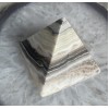 Pyramide de calcite en onyx zèbre - C - 50 mm Pyramide de calcite en onyx zèbre - C - 50 mm