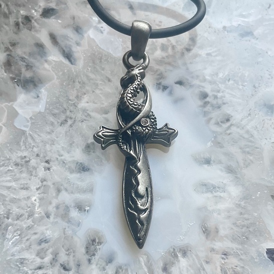 Pendentif épée dragon Pendentif épée dragon