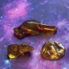 Spécimens d’ambre rouge de la Baltique Spécimens d’ambre rouge de la Baltique