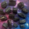 Tourmaline noire, brute Tourmaline noire, brute
